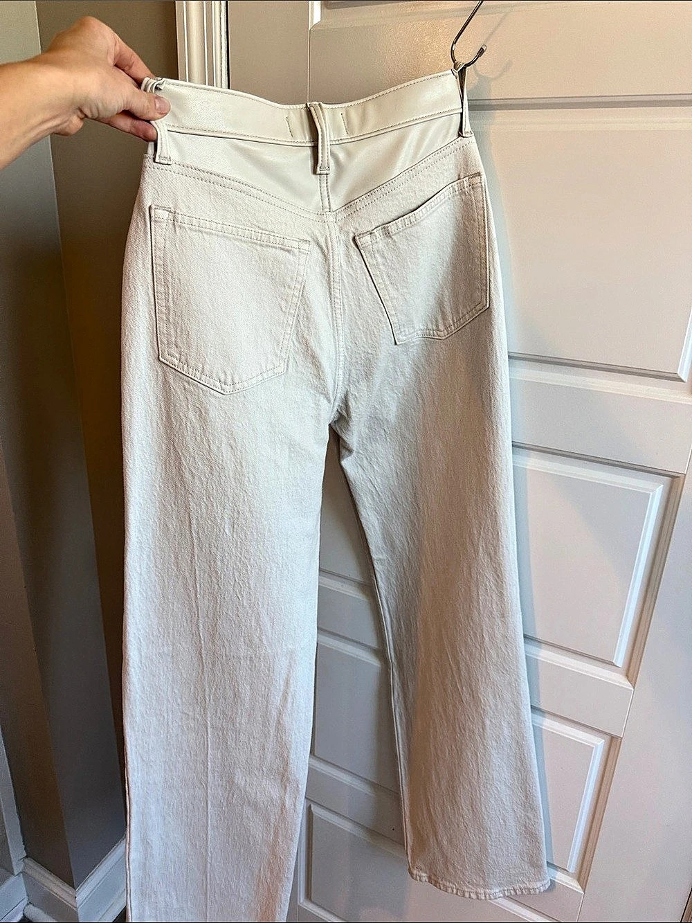 Abercrombie & Fitch The 90s Relaxed Jean Straight Leg Jeans in Cream Waist 26